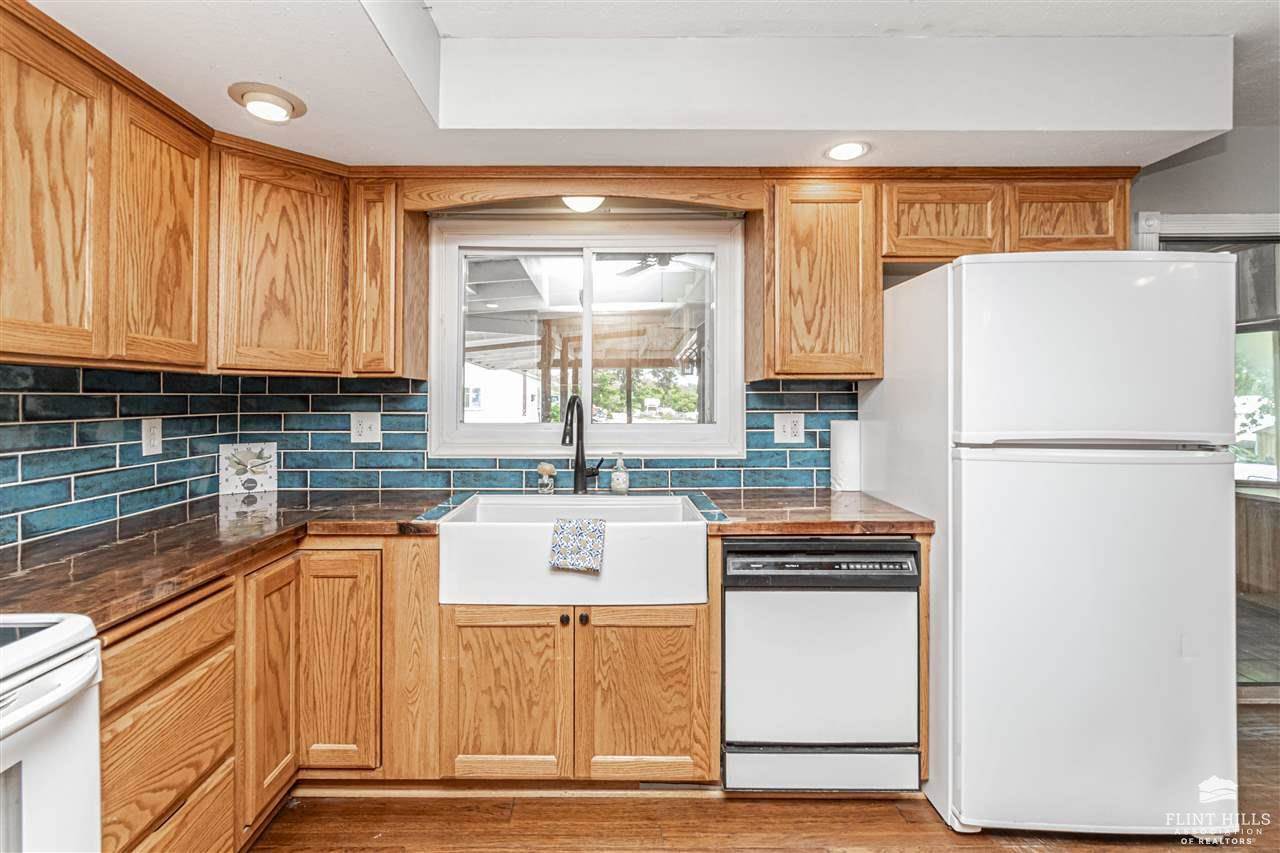 2526 Old Hwy 40, Junction City, KS 66441