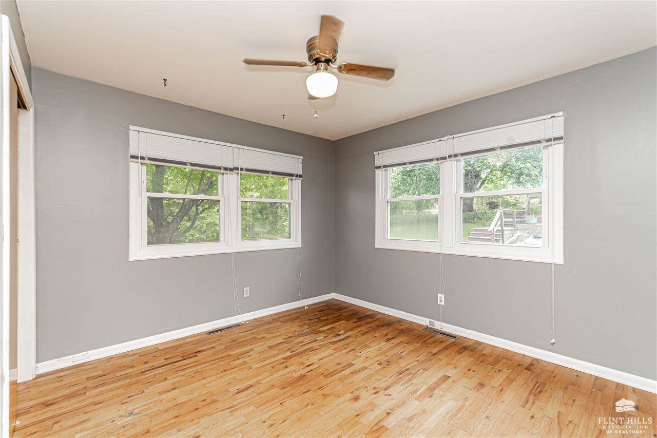 2526 Old Hwy 40, Junction City, KS 66441