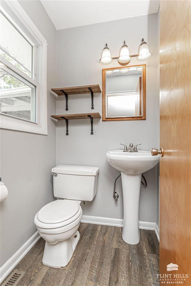 2526 Old Hwy 40, Junction City, KS 66441