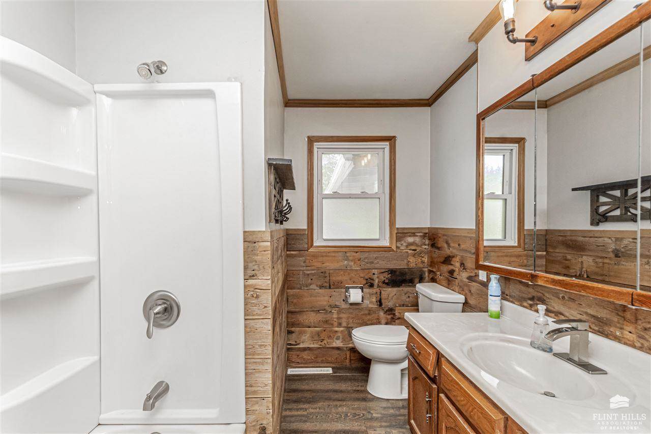 2526 Old Hwy 40, Junction City, KS 66441