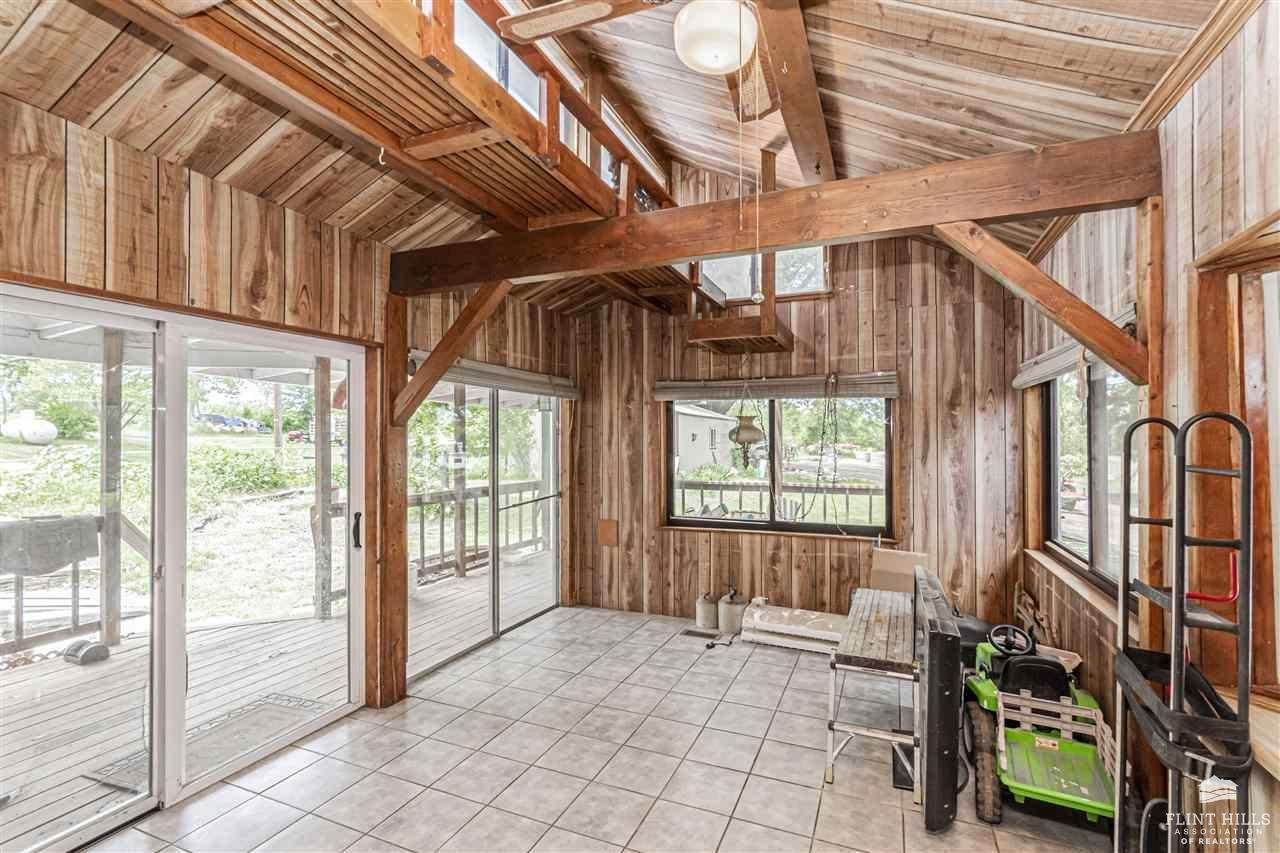 2526 Old Hwy 40, Junction City, KS 66441