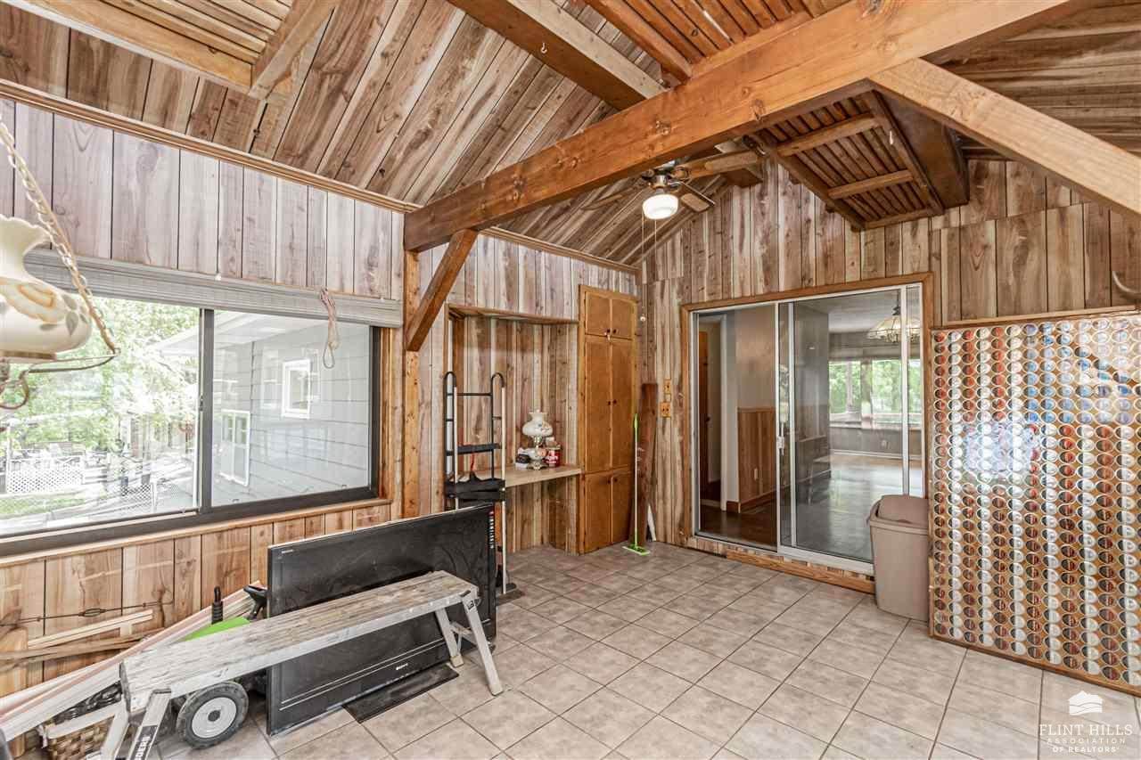 2526 Old Hwy 40, Junction City, KS 66441