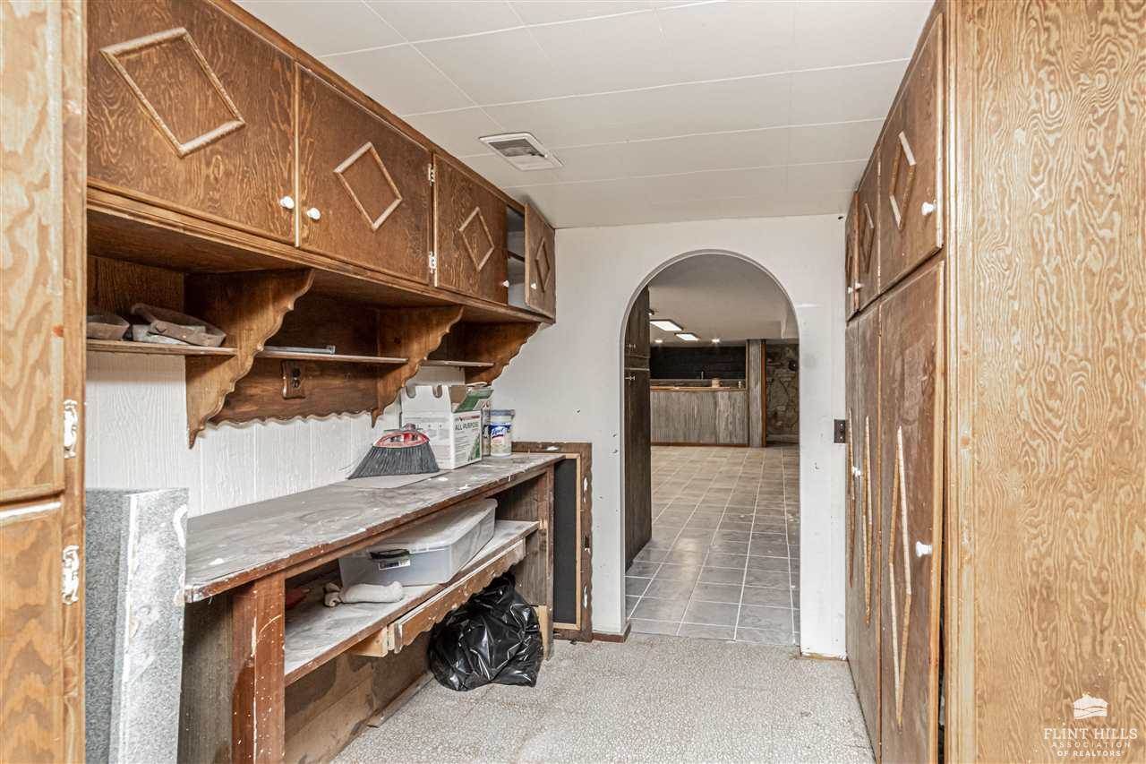 2526 Old Hwy 40, Junction City, KS 66441