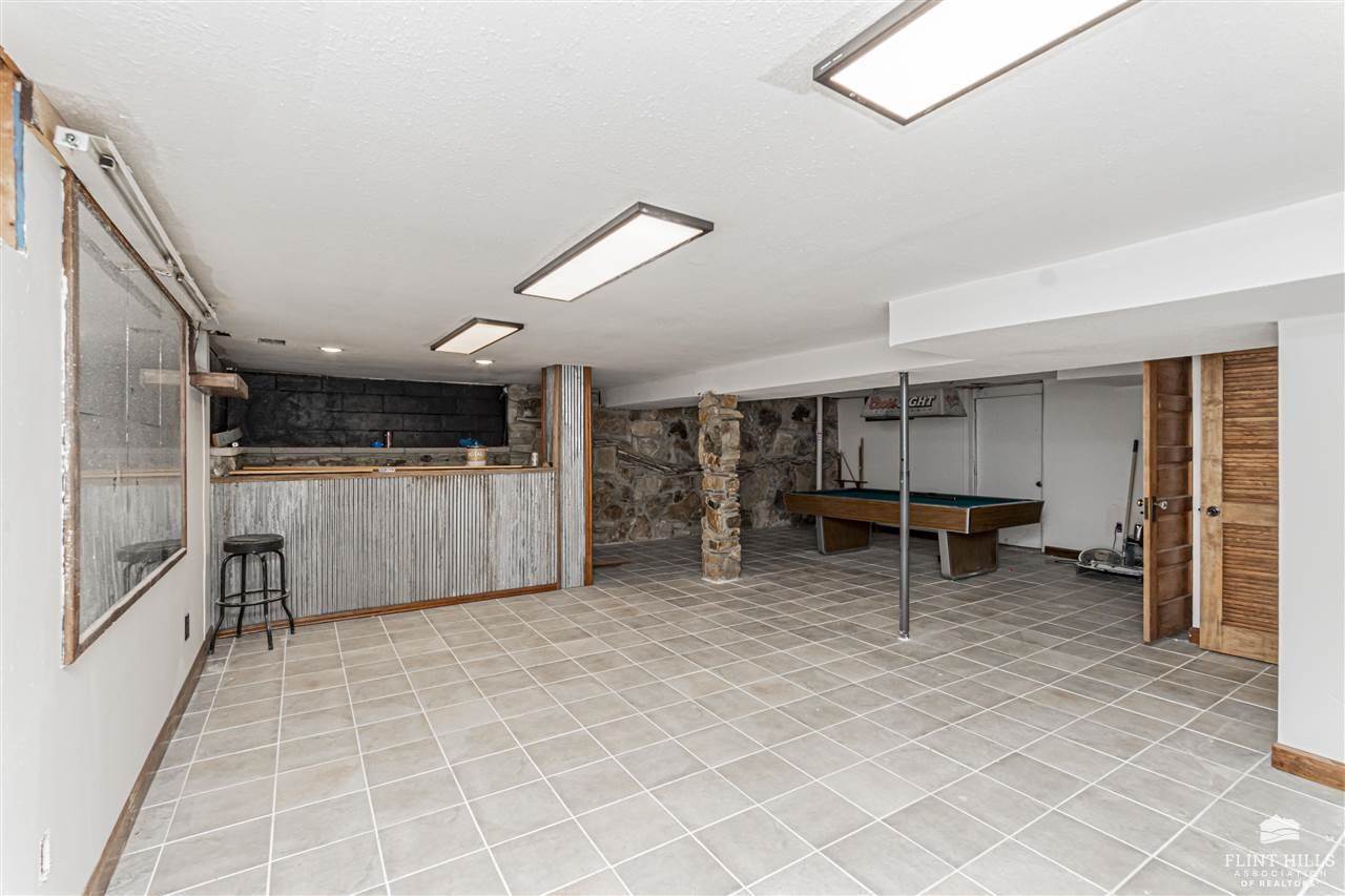 2526 Old Hwy 40, Junction City, KS 66441