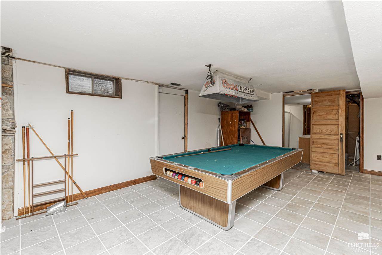 2526 Old Hwy 40, Junction City, KS 66441