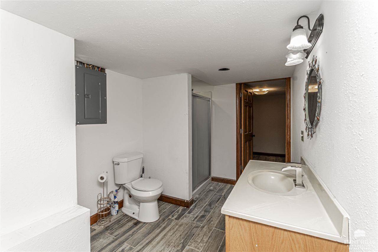 2526 Old Hwy 40, Junction City, KS 66441