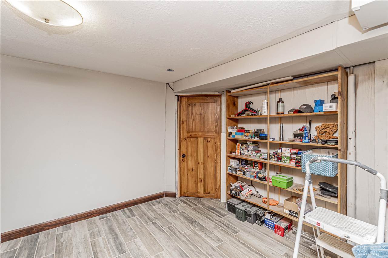 2526 Old Hwy 40, Junction City, KS 66441