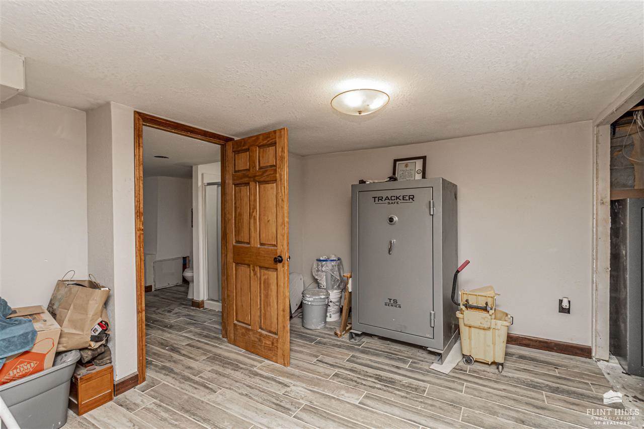 2526 Old Hwy 40, Junction City, KS 66441