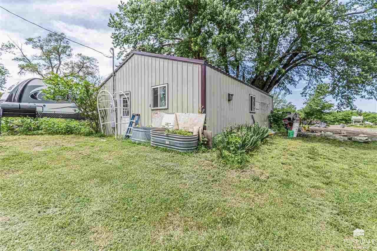 2526 Old Hwy 40, Junction City, KS 66441