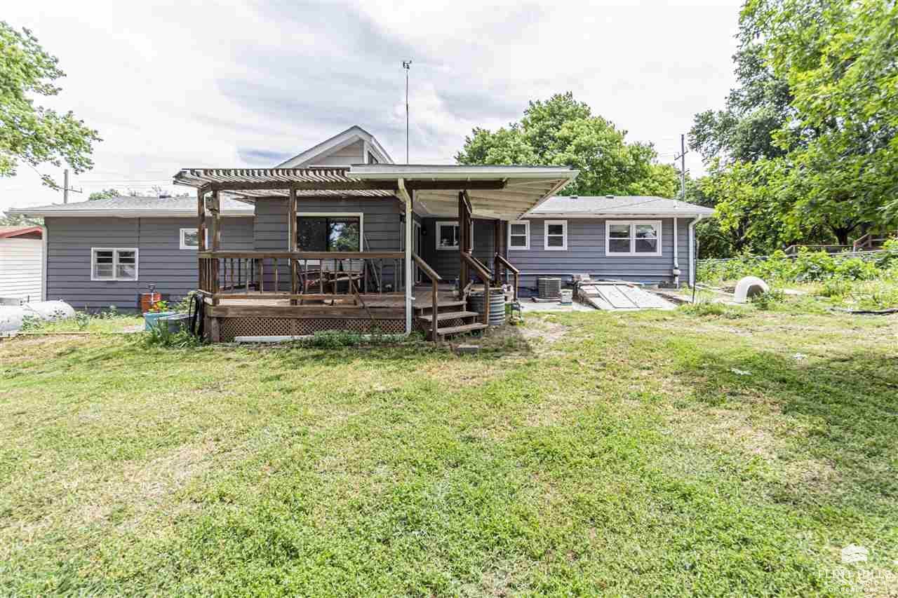 2526 Old Hwy 40, Junction City, KS 66441