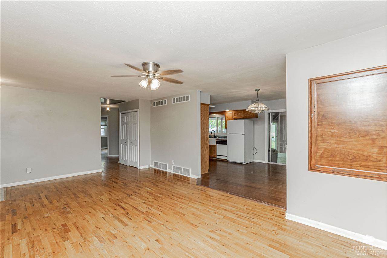 2526 Old Hwy 40, Junction City, KS 66441