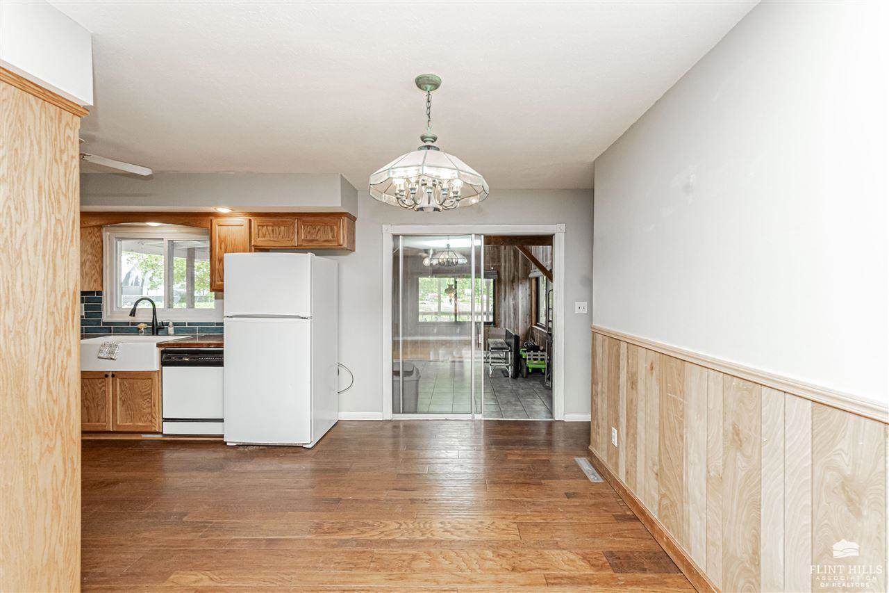 2526 Old Hwy 40, Junction City, KS 66441