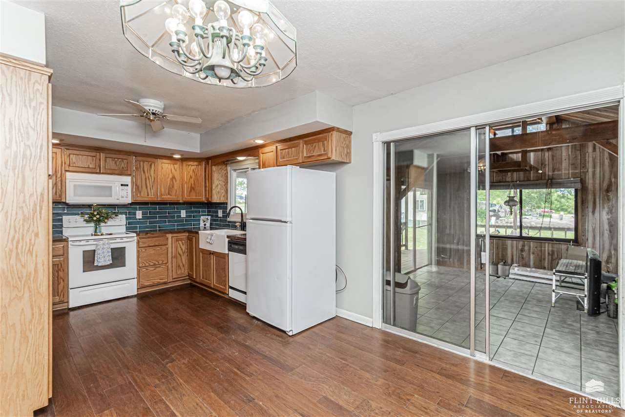 2526 Old Hwy 40, Junction City, KS 66441