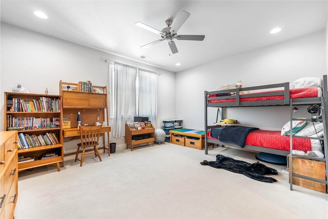 916 Drakes Ridge Lane, Bowling Green, KY 42103