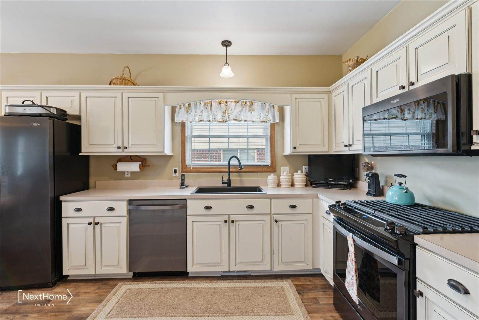 16957 Sunflower Drive, BrownstownCharterTownship_Wayne, MI 48173