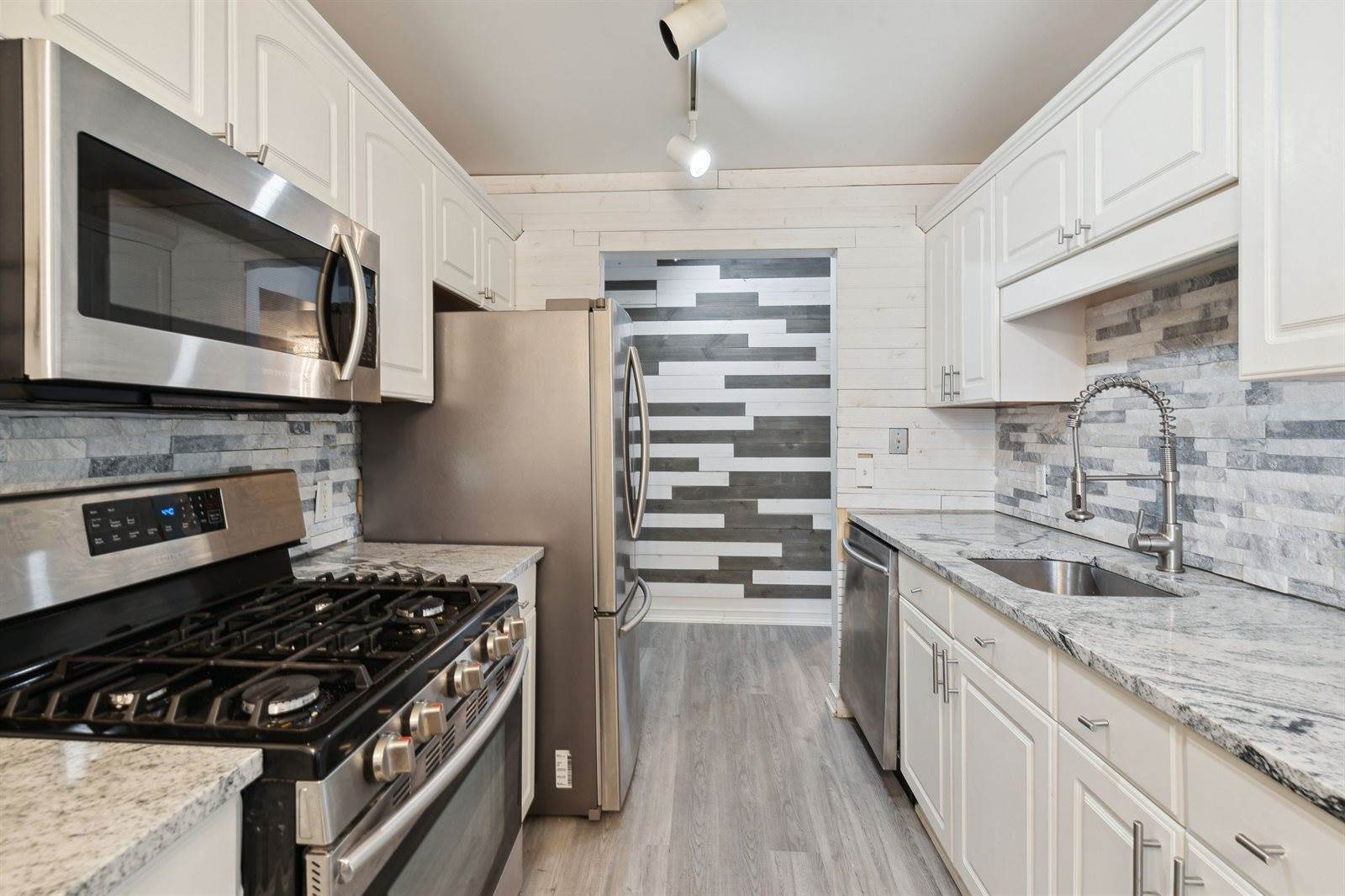 9601 Bayview Drive, #301, YpsilantiCharterTownship_Washtenaw, MI 48197