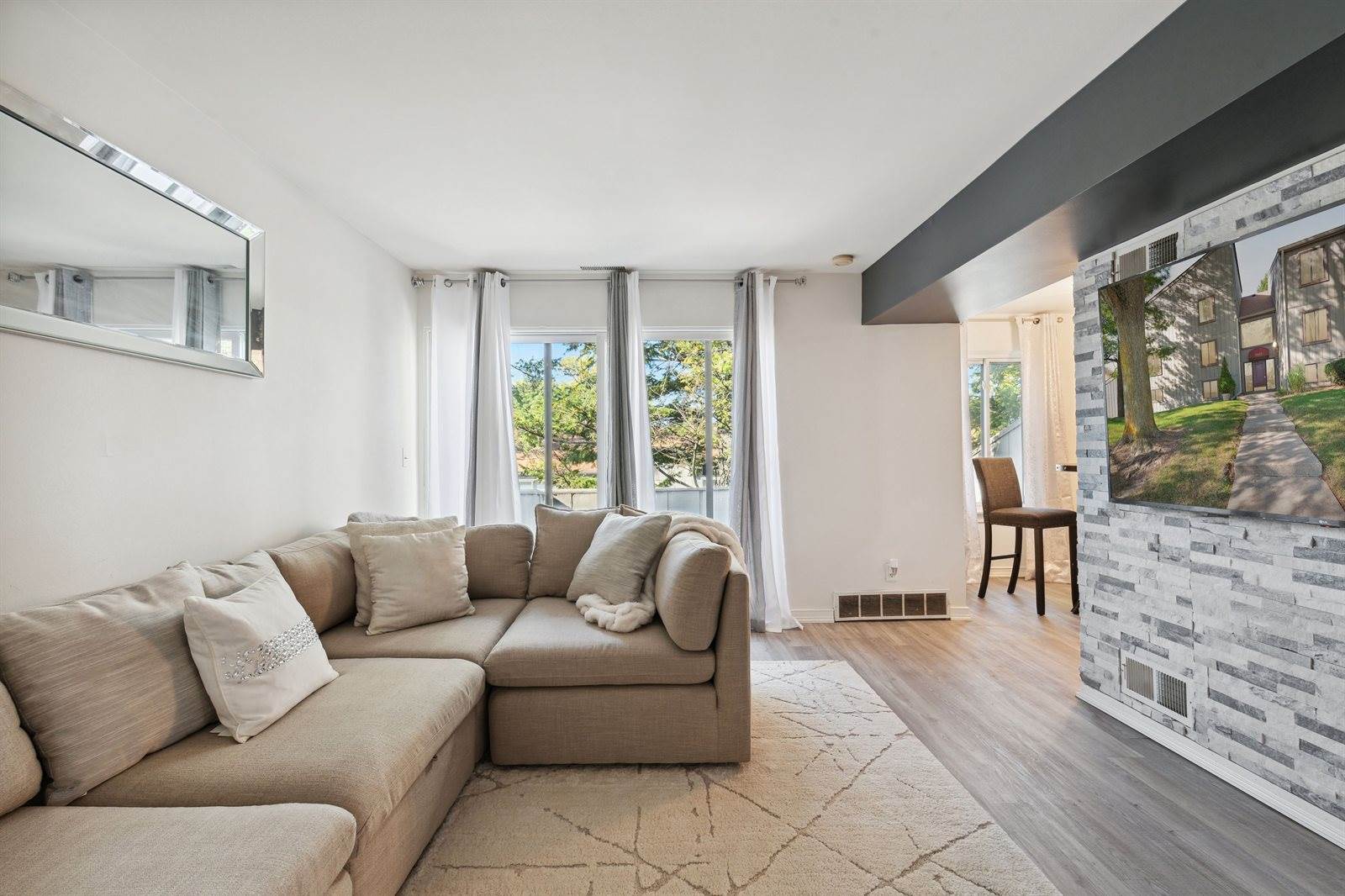 9601 Bayview Drive, #301, YpsilantiCharterTownship_Washtenaw, MI 48197