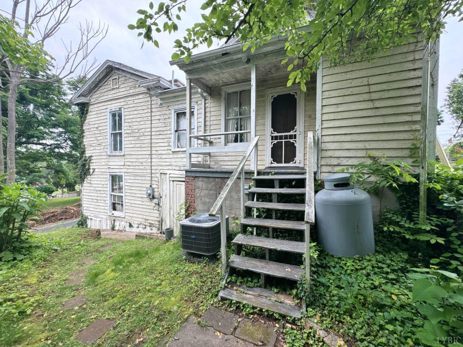 1001 Jackson Street, Lynchburg, VA 24504