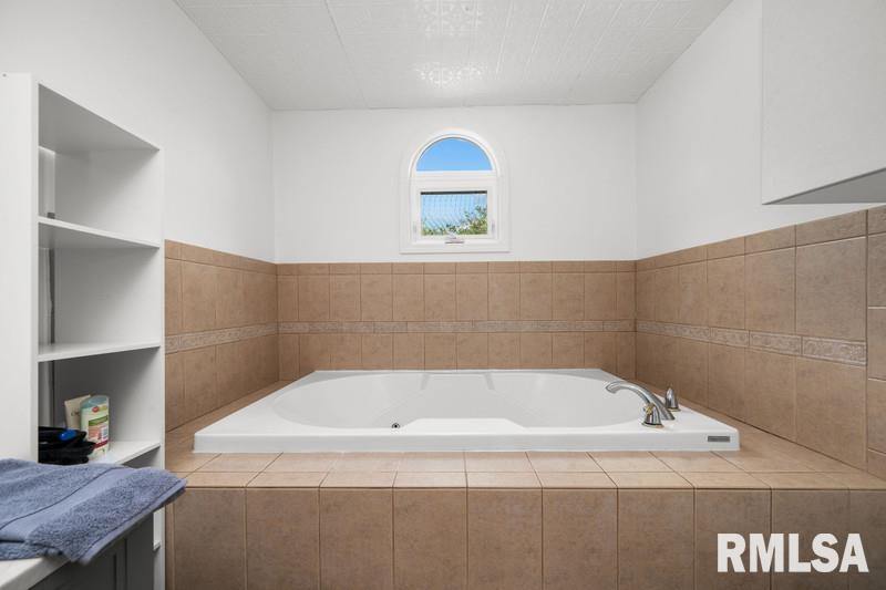 824 South State Street, Geneseo, IL 61254