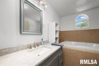 824 South State Street, Geneseo, IL 61254