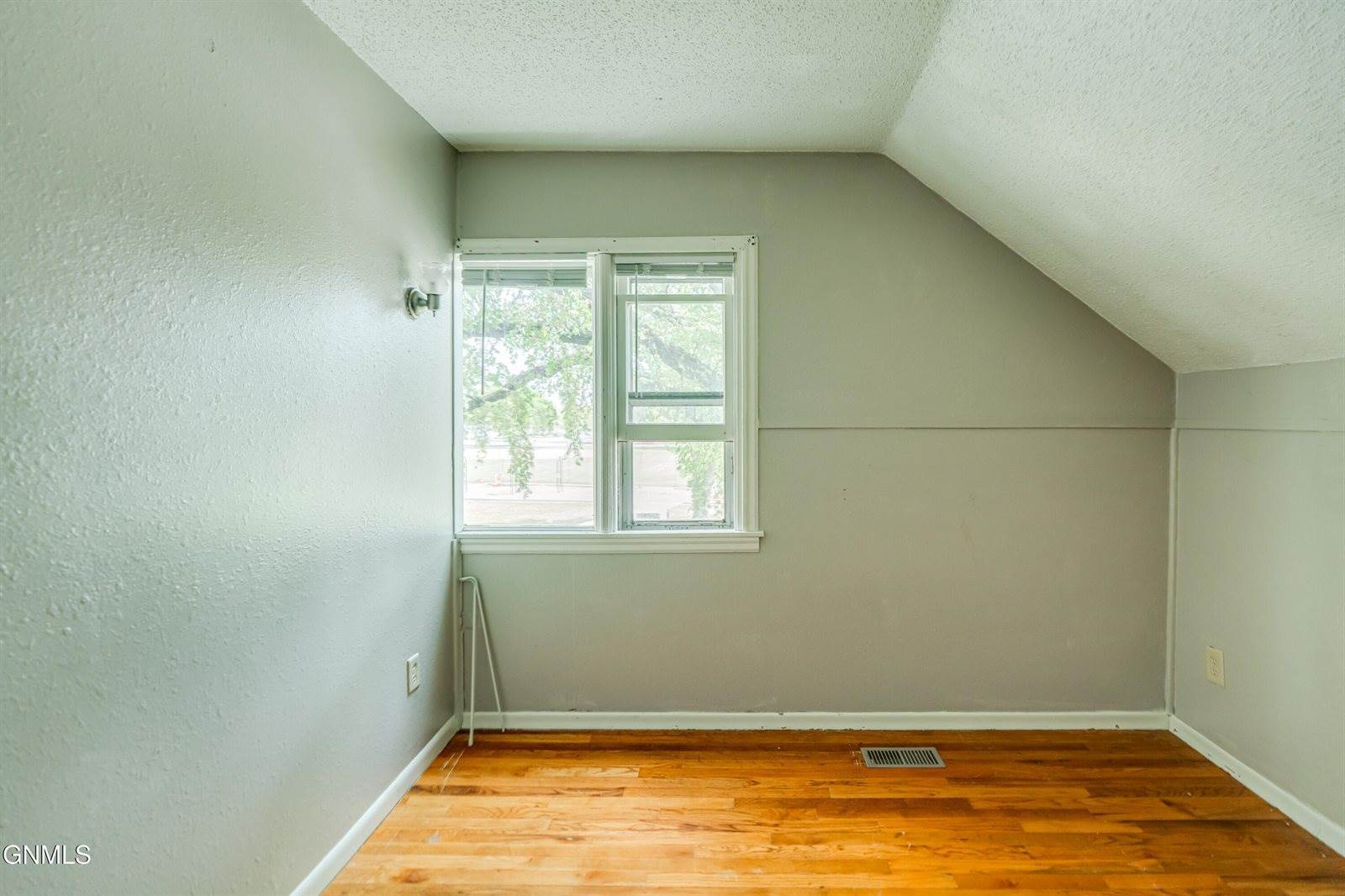 214 16th Street, Bismarck, ND 58501