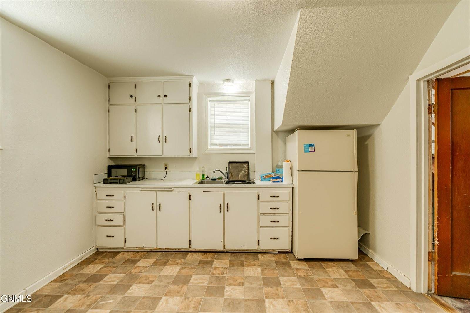 214 16th Street, Bismarck, ND 58501