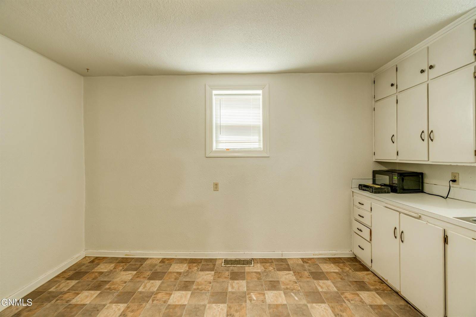 214 16th Street, Bismarck, ND 58501