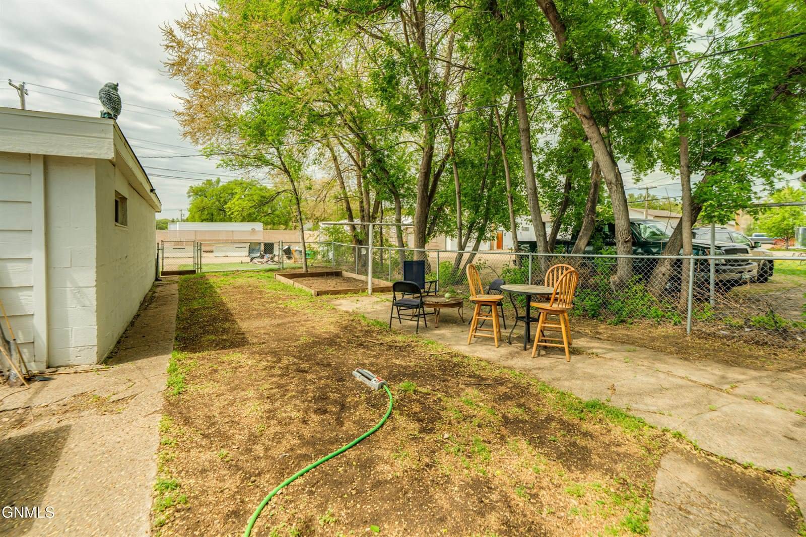 214 16th Street, Bismarck, ND 58501