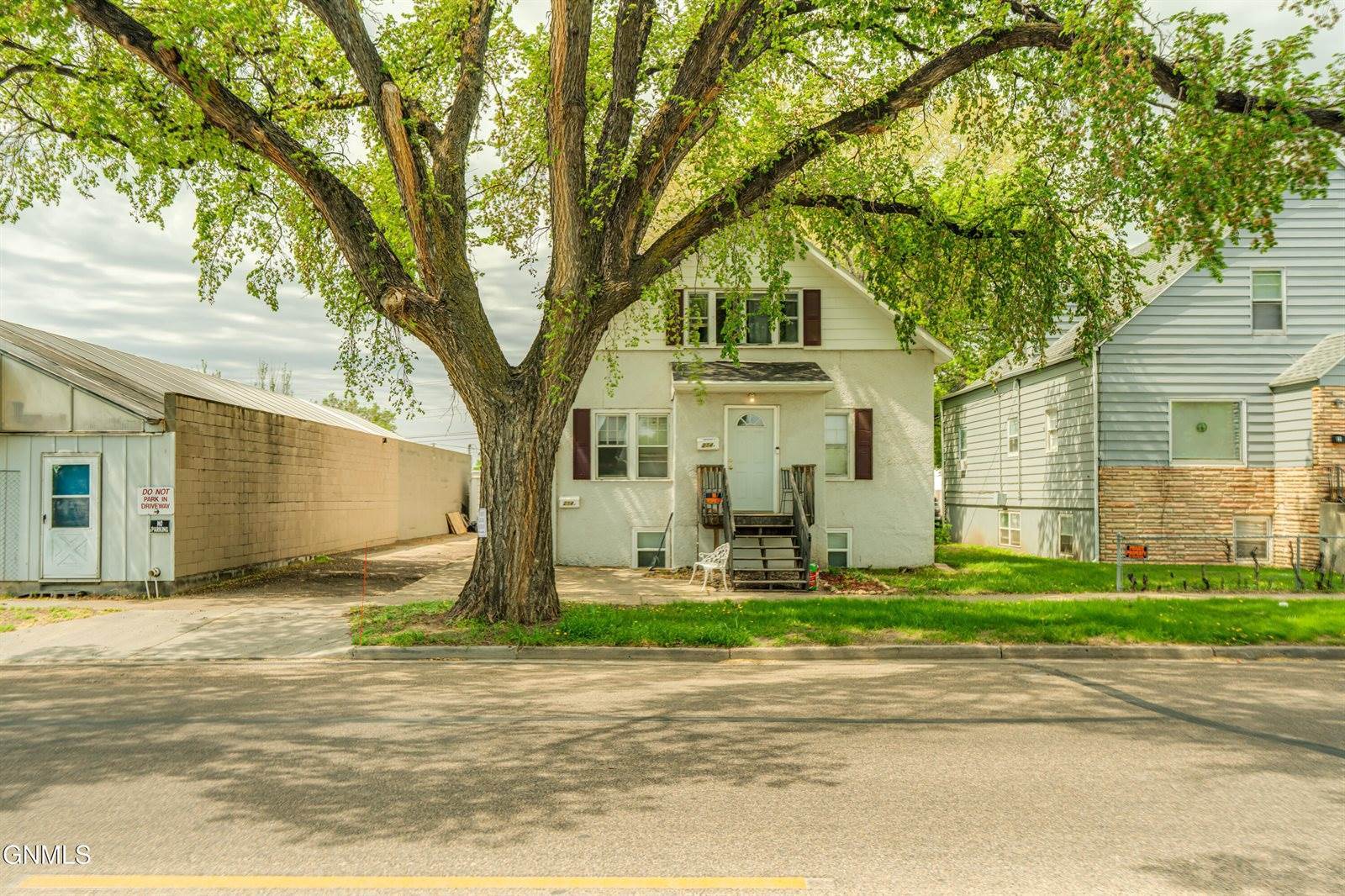 214 16th Street, Bismarck, ND 58501