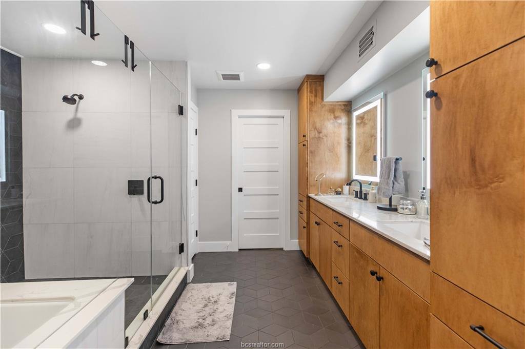 23 Forest Drive, College Station, TX 77840