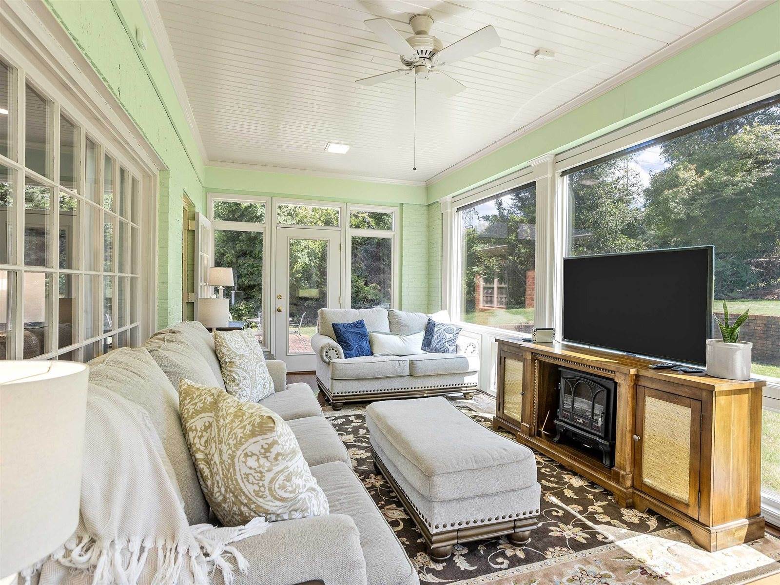 1076 Woodburn Road, Spartanburg, SC 29302