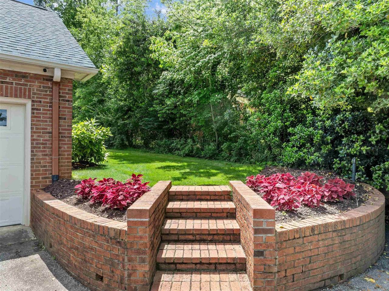 1076 Woodburn Road, Spartanburg, SC 29302