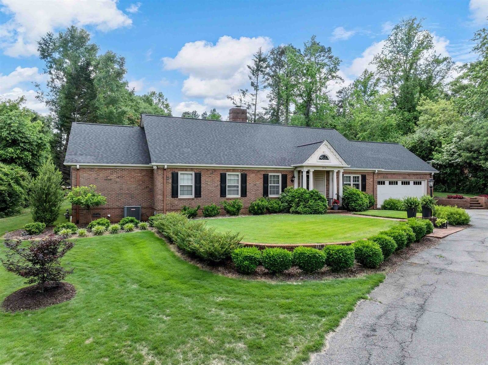 1076 Woodburn Road, Spartanburg, SC 29302