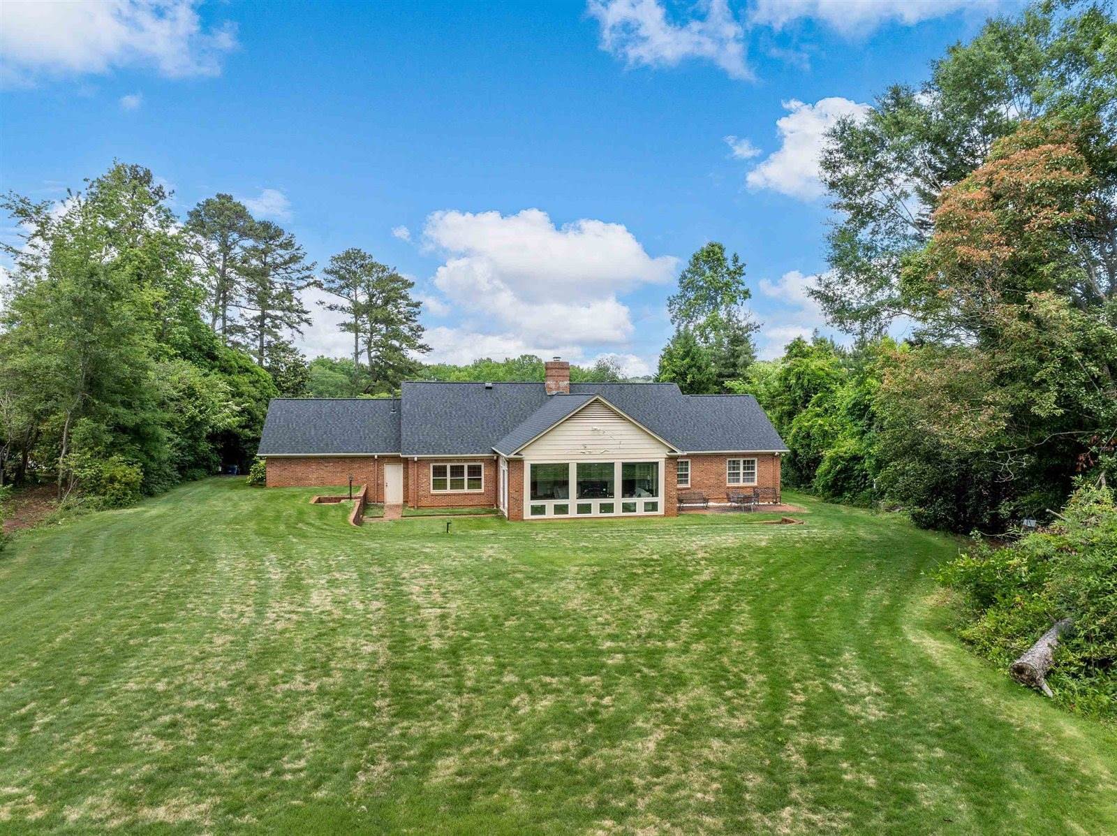 1076 Woodburn Road, Spartanburg, SC 29302