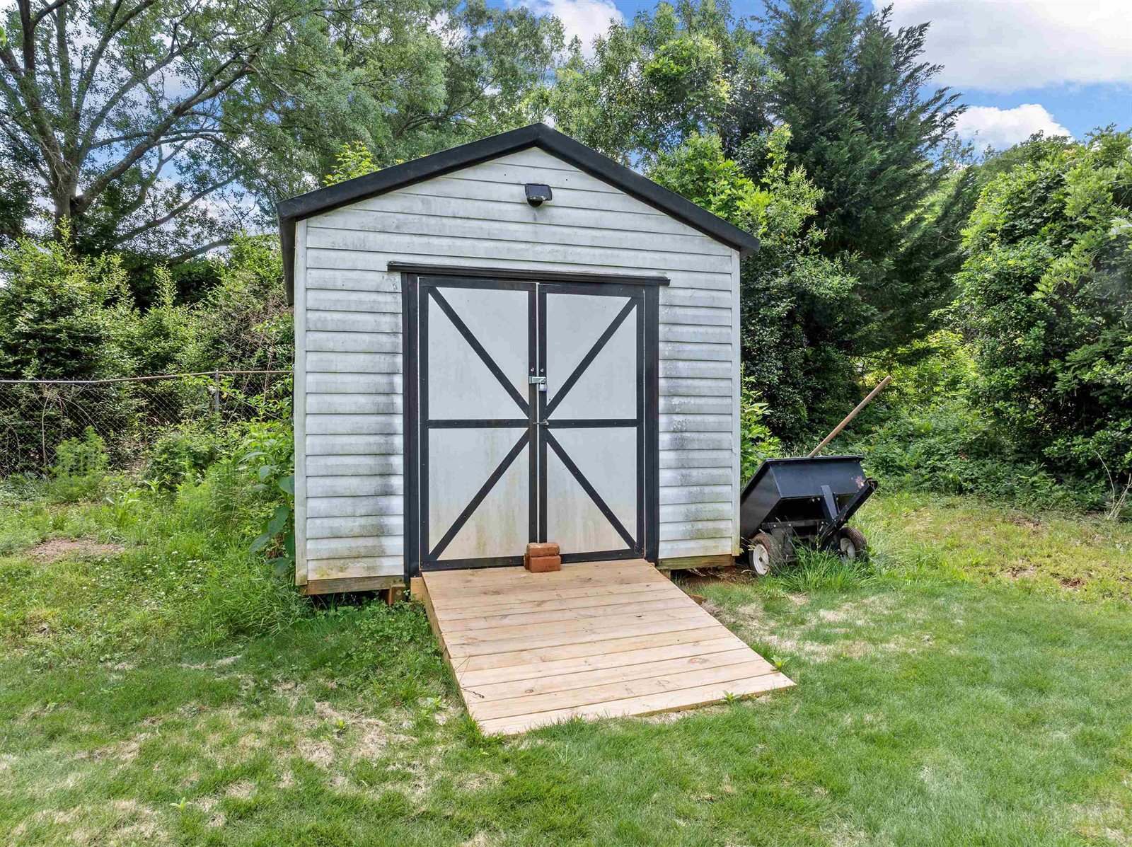 1076 Woodburn Road, Spartanburg, SC 29302