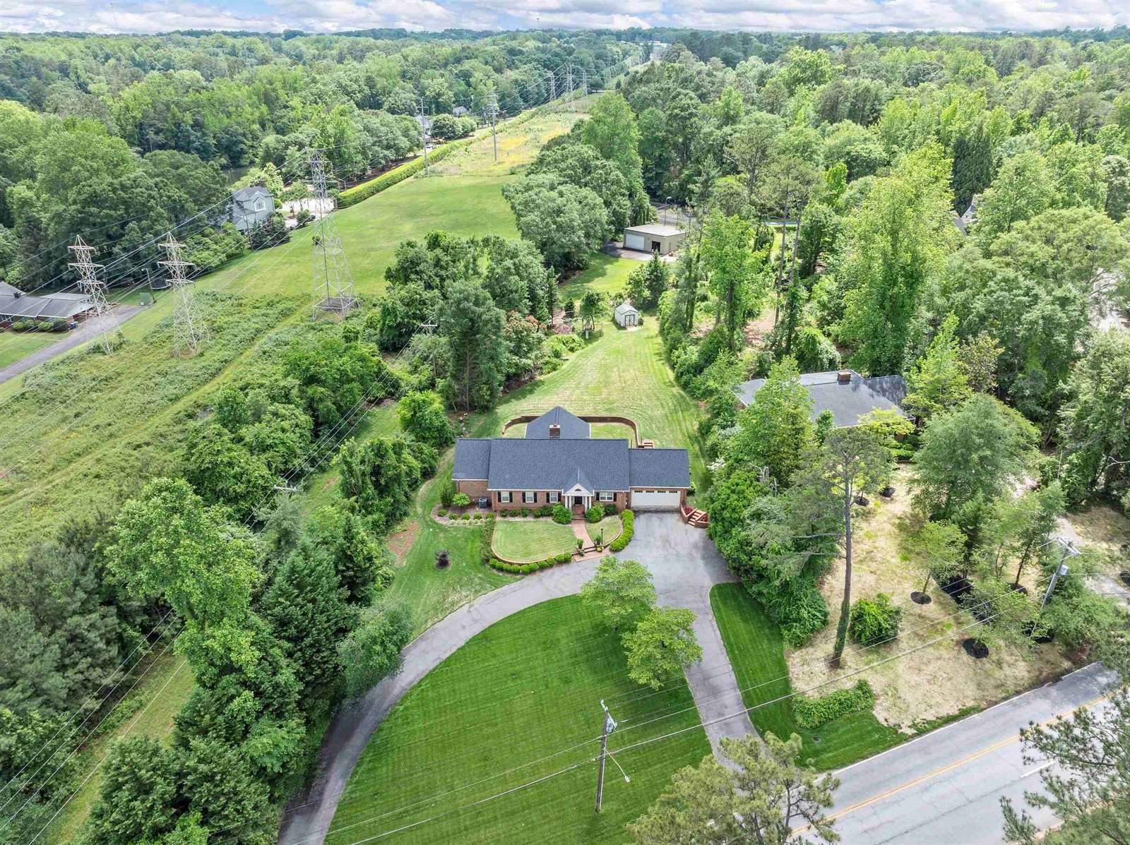 1076 Woodburn Road, Spartanburg, SC 29302