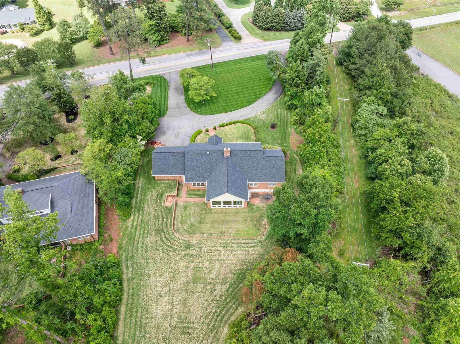 1076 Woodburn Road, Spartanburg, SC 29302