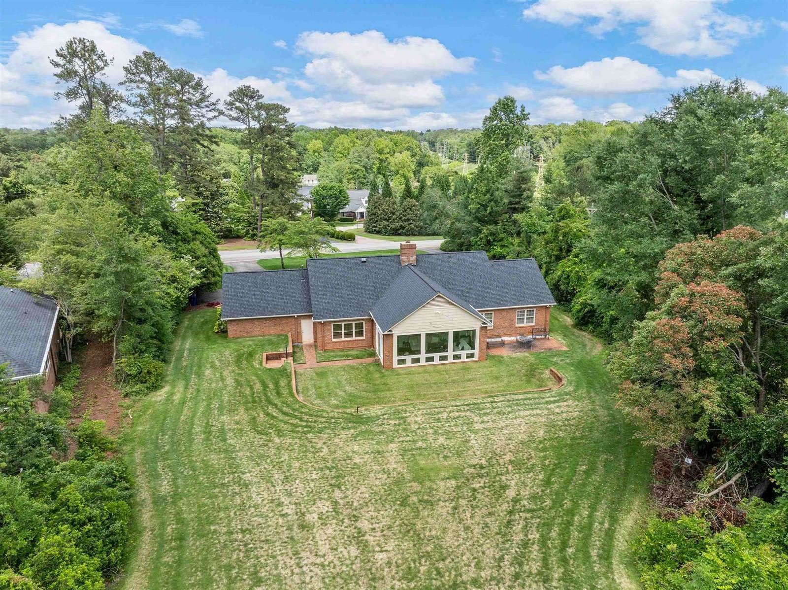 1076 Woodburn Road, Spartanburg, SC 29302