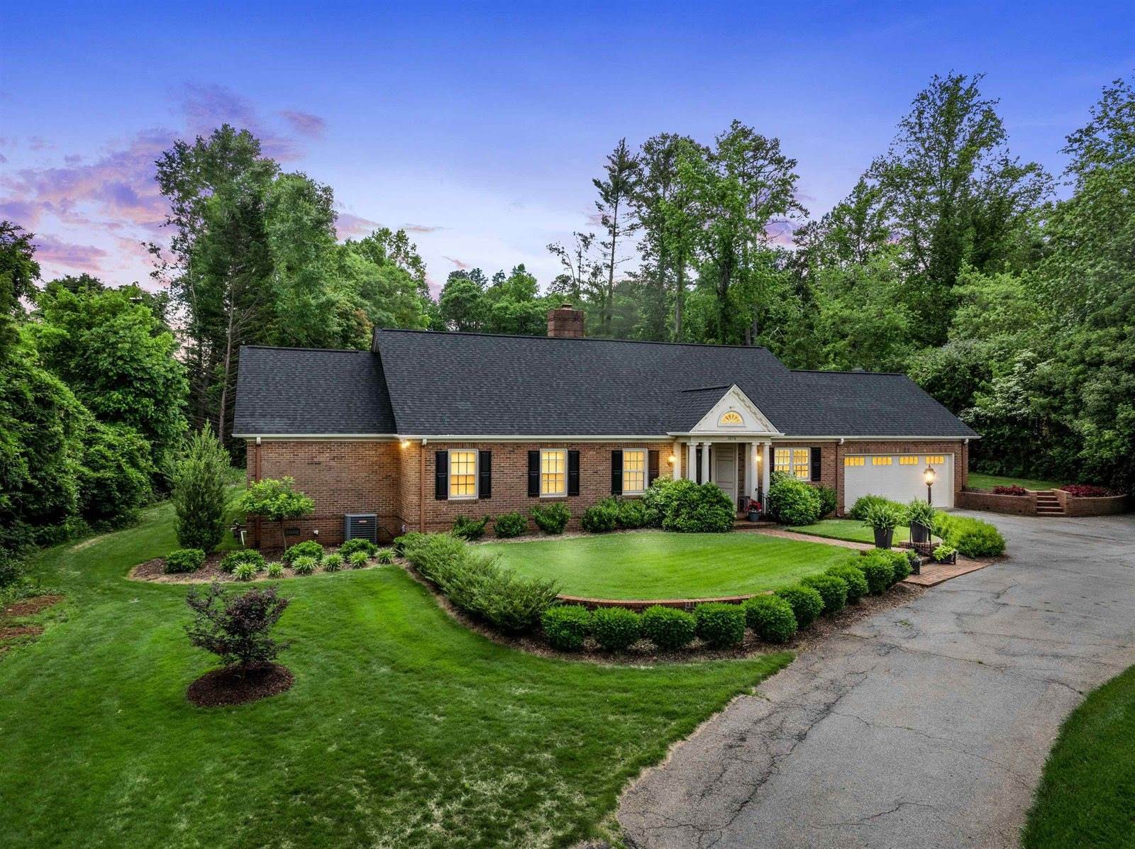 1076 Woodburn Road, Spartanburg, SC 29302