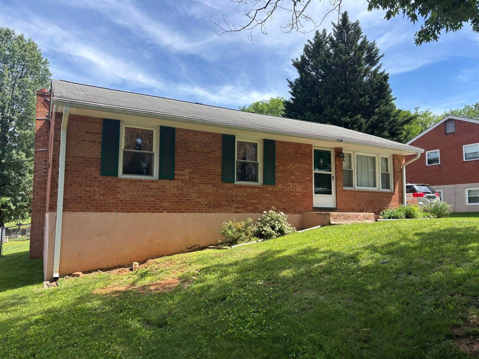 4644 Casper Dr NE, Roanoke, VA 24019