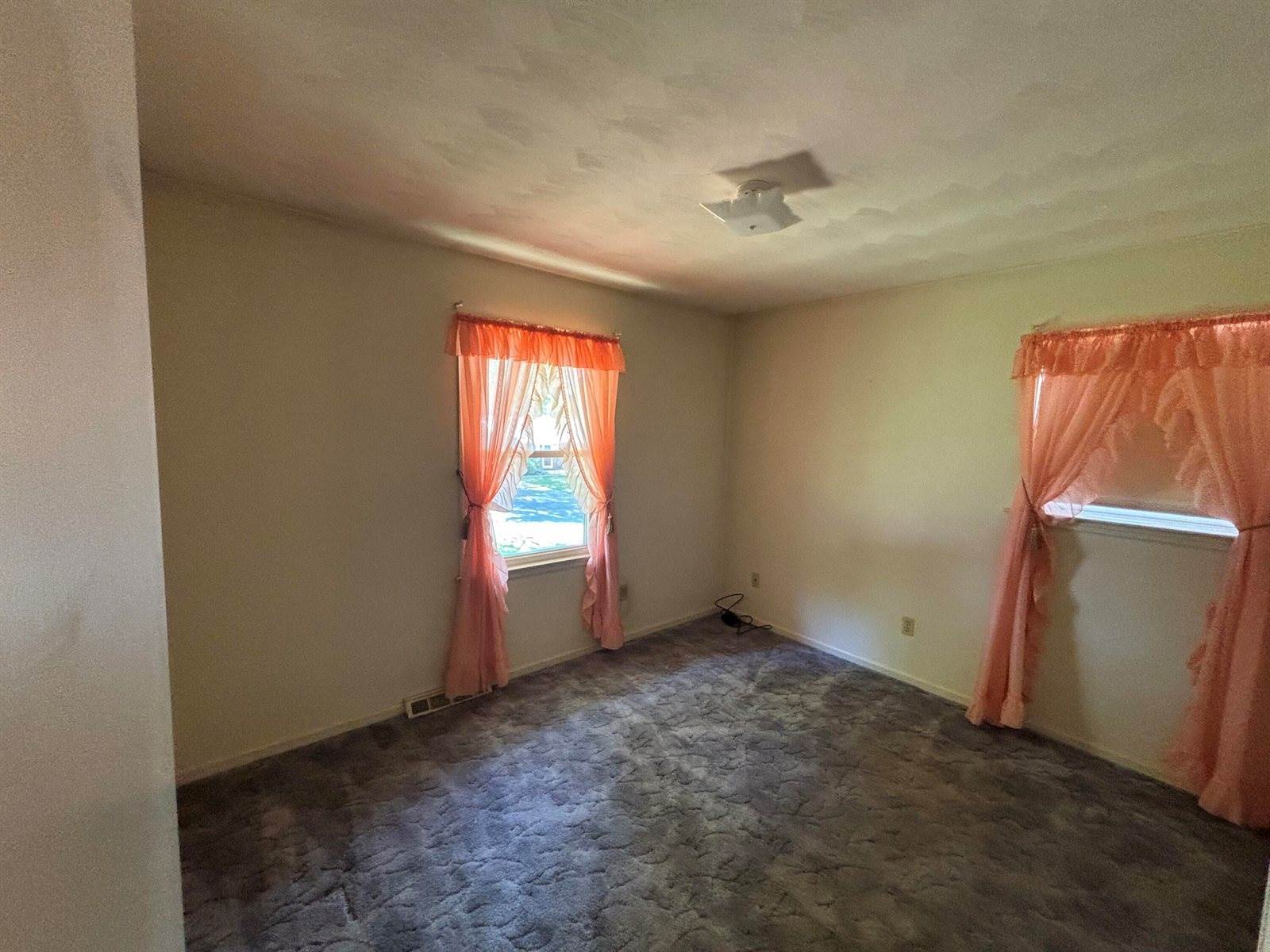 4644 Casper Dr NE, Roanoke, VA 24019