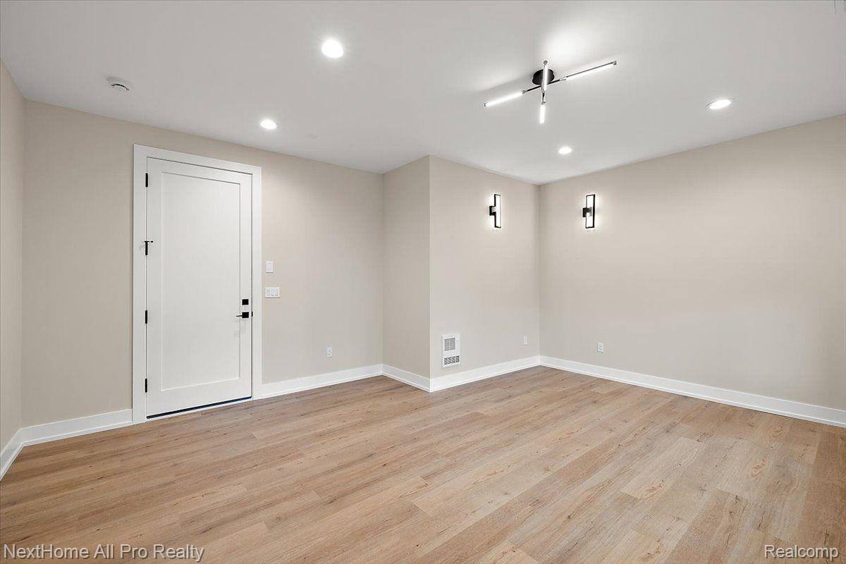 104 North Center Cove, #11, NorthvilleCity_Wayne, MI 48167