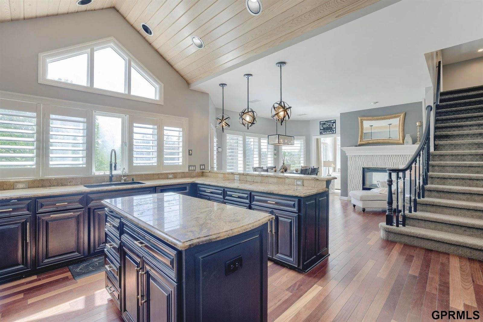 18419 Poppleton Circle, Omaha, NE 68130