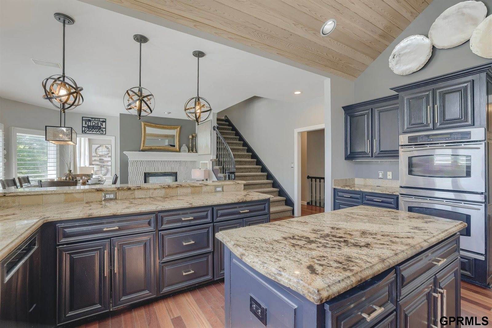 18419 Poppleton Circle, Omaha, NE 68130