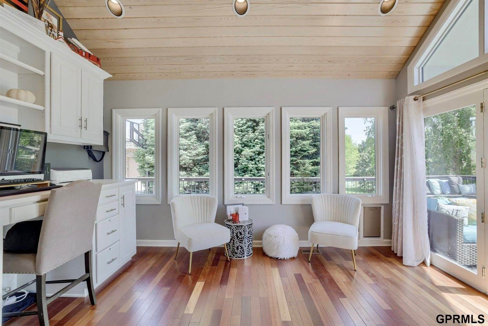 18419 Poppleton Circle, Omaha, NE 68130