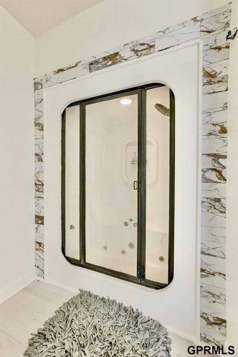 18419 Poppleton Circle, Omaha, NE 68130