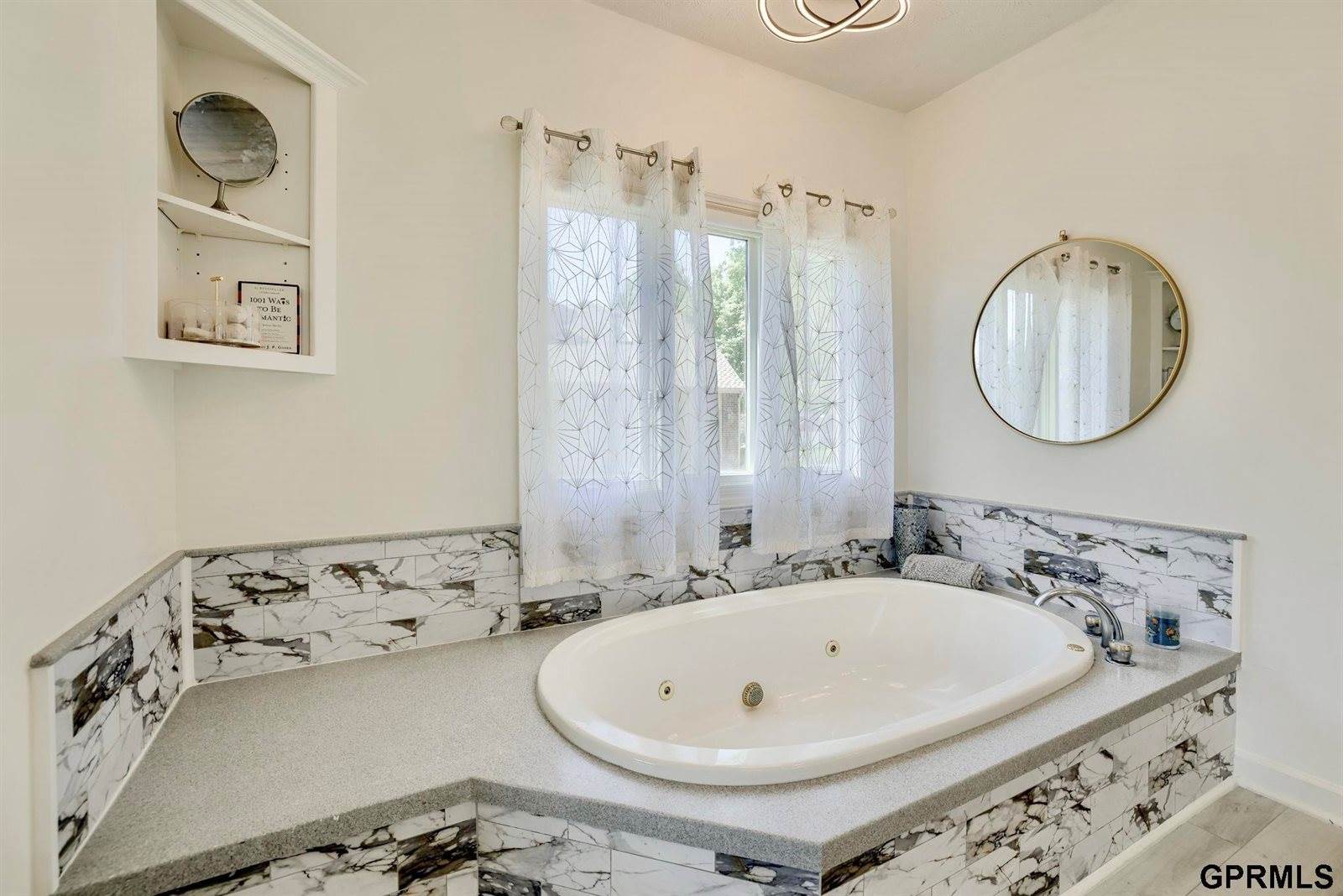 18419 Poppleton Circle, Omaha, NE 68130