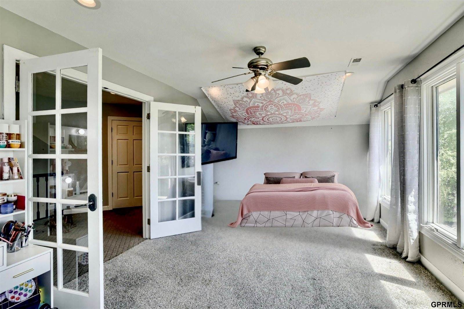 18419 Poppleton Circle, Omaha, NE 68130