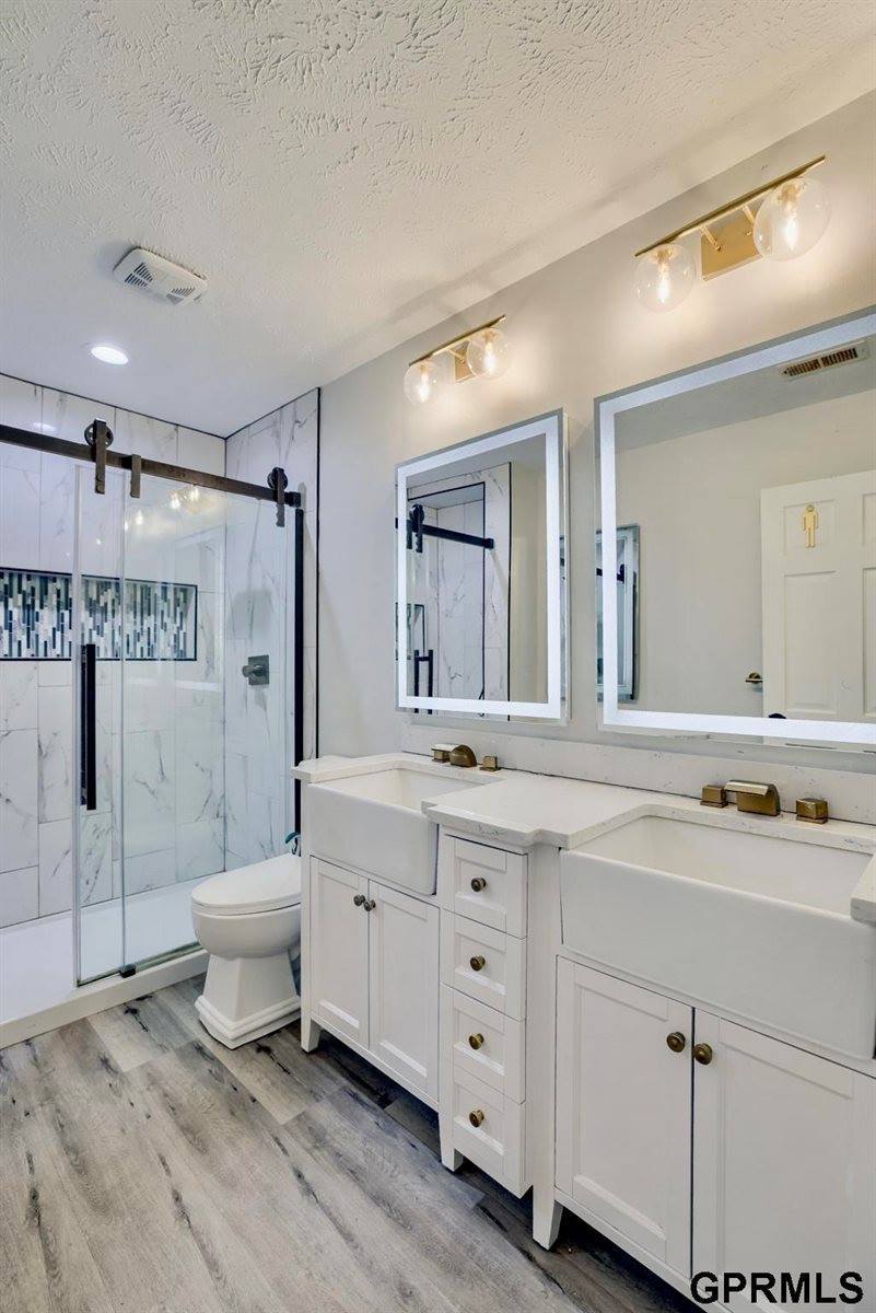 18419 Poppleton Circle, Omaha, NE 68130