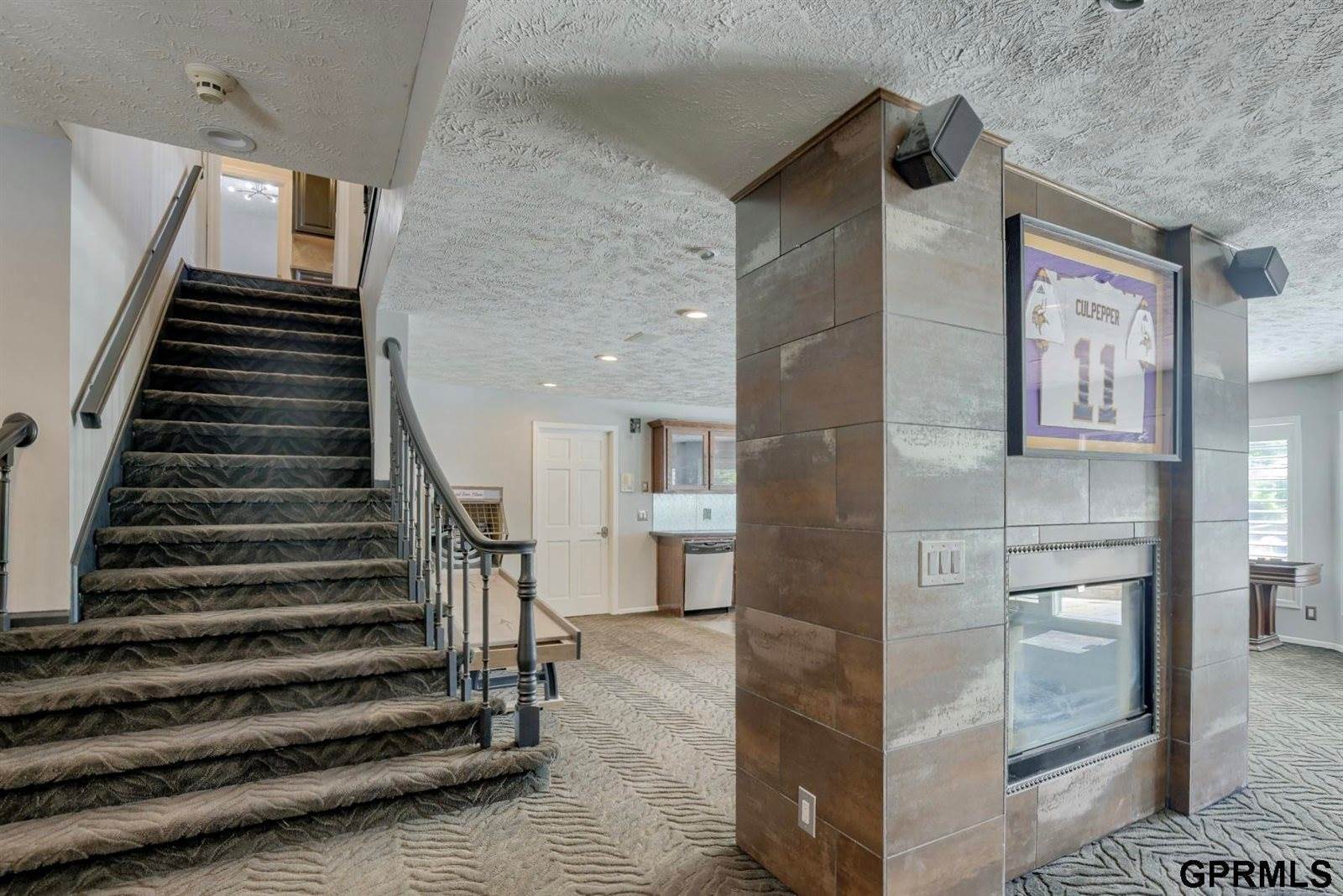 18419 Poppleton Circle, Omaha, NE 68130